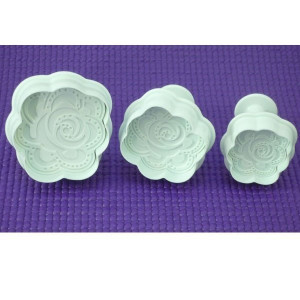 Rose decorate .Set 3 Stampi espulsione Tagliapasta di varie misure.