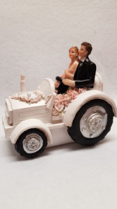 Cake Topper 3/D Sposi con Trattore. In Resina - Img 3