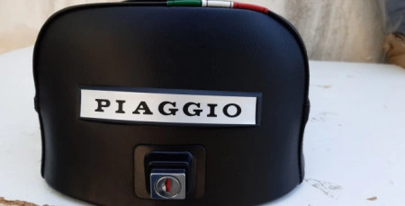 SELLA NERA CON TELAIO FERRO MOLLE VESPA PX 125 150 200 TRICOLORE ITALIA - Img 2