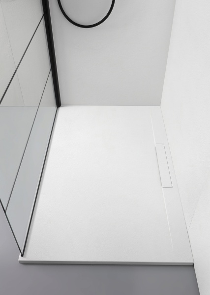 Foto originale della famiglia LINEAR MATT rettangolare. Foto ambientate illustrative: forma, misura, colore e accessori acquistati sono definiti dai selettori; box e arredi esclusi.