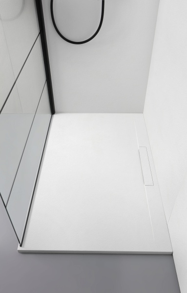 Foto originale della famiglia LINEAR MATT rettangolare. Foto ambientate illustrative: forma, misura, colore e accessori acquistati sono definiti dai selettori; box e arredi esclusi.