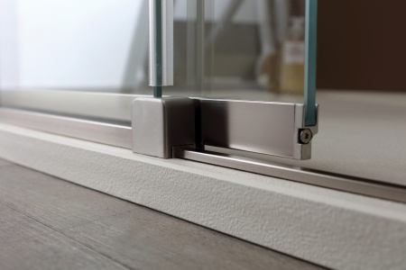 Foto originale della famiglia LINEAR MATT rettangolare. Foto ambientate illustrative: forma, misura, colore e accessori acquistati sono definiti dai selettori; box e arredi esclusi.