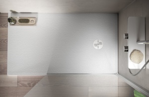 Foto originale della famiglia ARDESIA EVO rettangolare. Foto ambientate illustrative: forma, misura, colore e accessori acquistati sono definiti dai selettori; box e arredi esclusi.