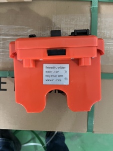 Lavasciuga pavimenti semi-trazionata professionale a batteria Novità 2025 - Img 3