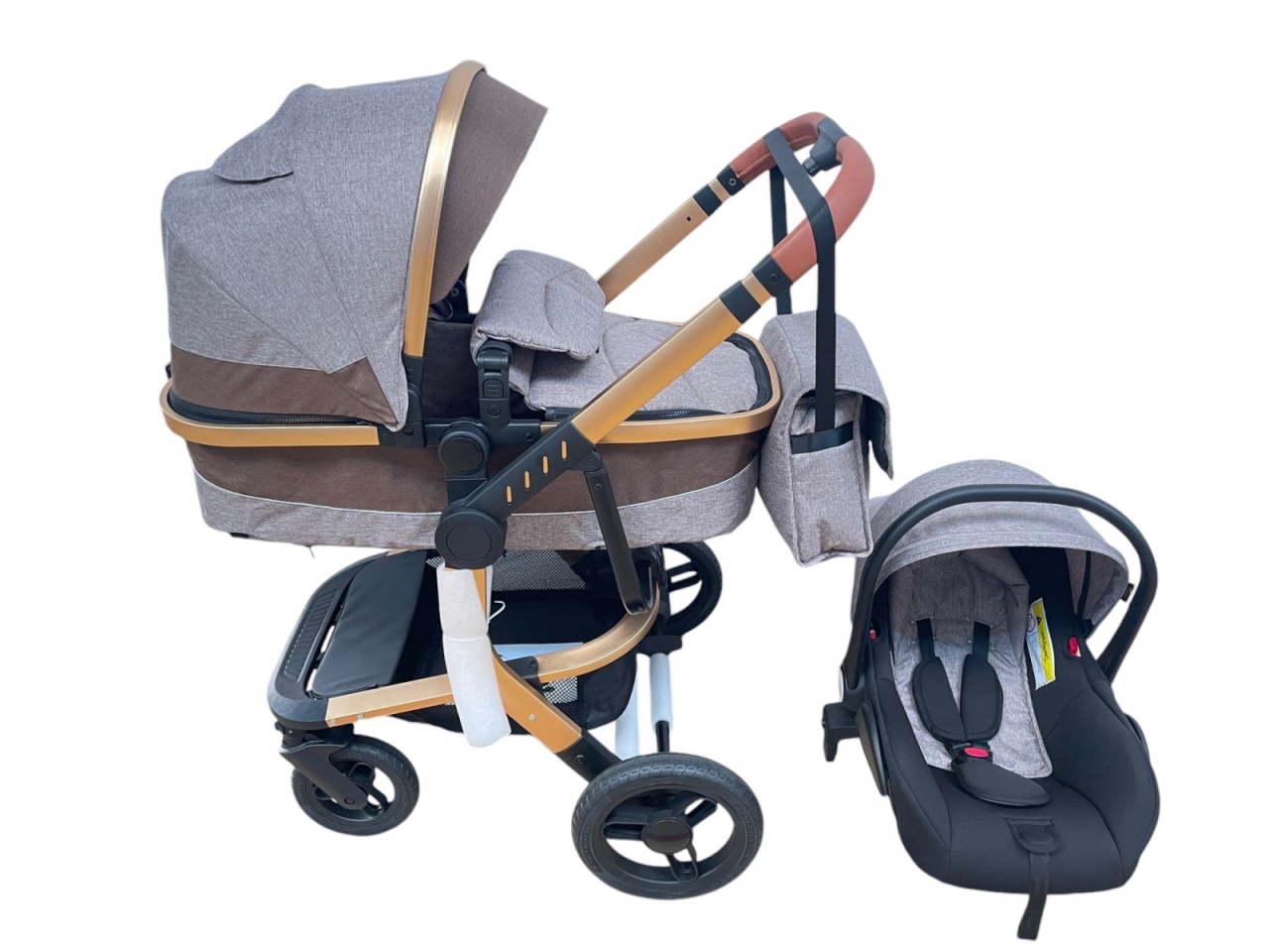 Carucior 3 in 1cu maner reversibil, transformabil landou-sport si scoica, 517 Crem