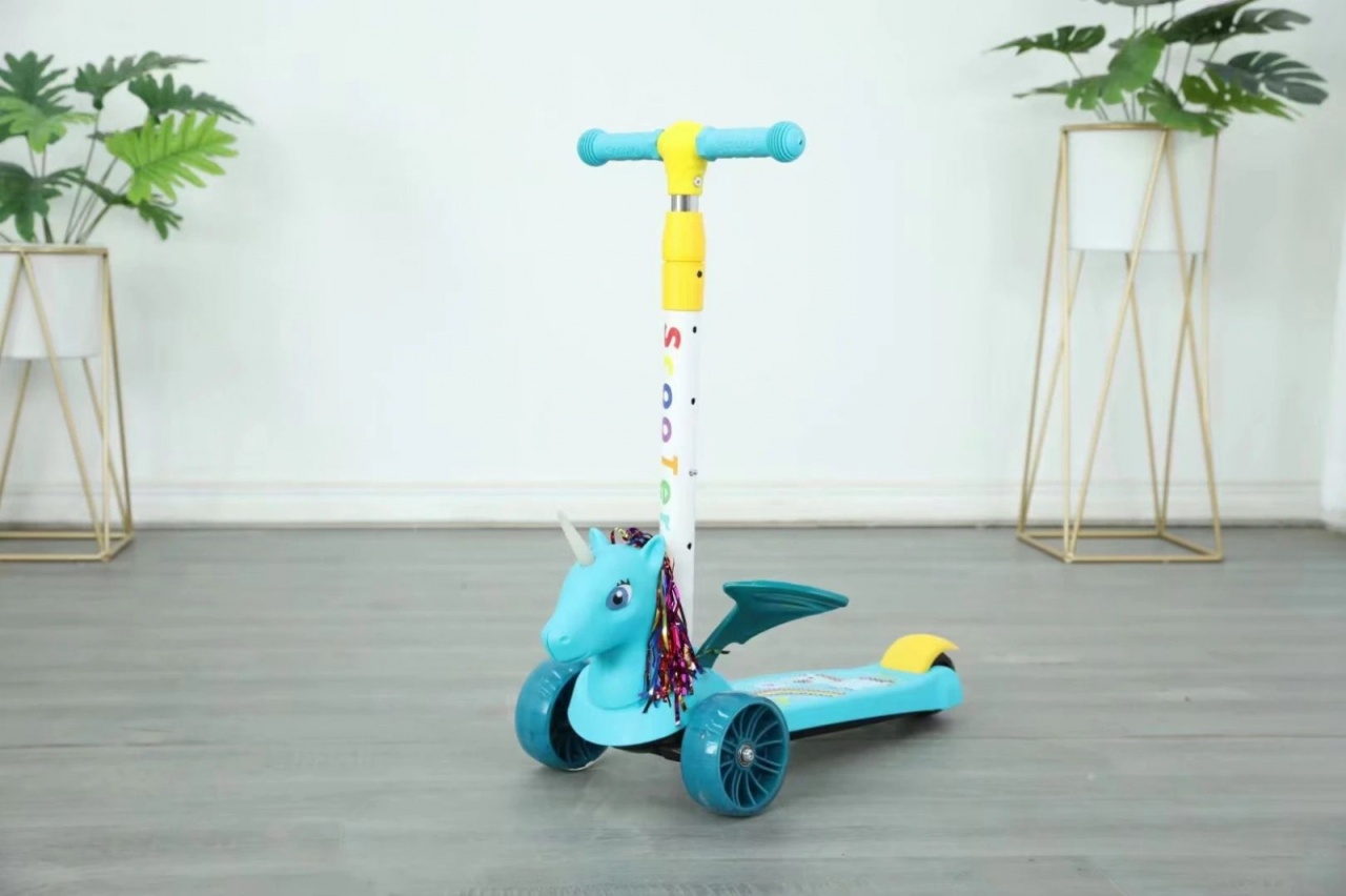 Trotineta 3 Roți Pliabilă cu Lumini și Muzică Unicornul Bleu - 1 | YEO