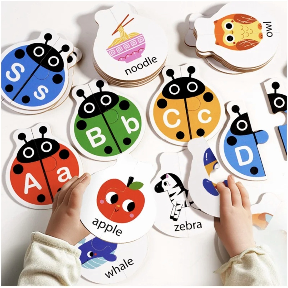 Joc cognitiv de asociere a literelor, tip puzzle, cu 52 piese din lemn - Gargarite - 1 | YEO