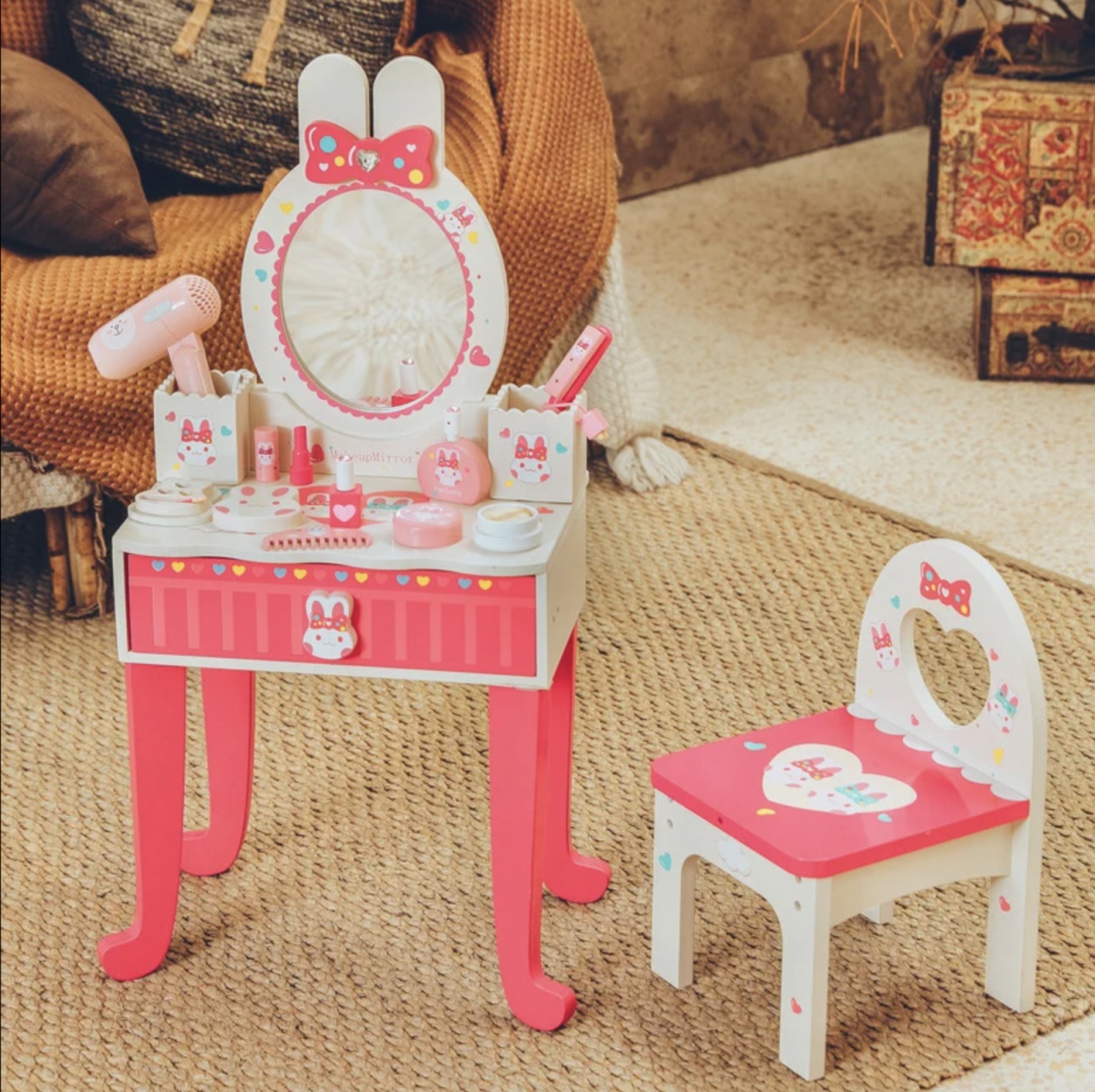 Masuta de frumusete cu oglinda, scaunel si accesorii, Iepurasul Red, din lemn - 1 | YEO