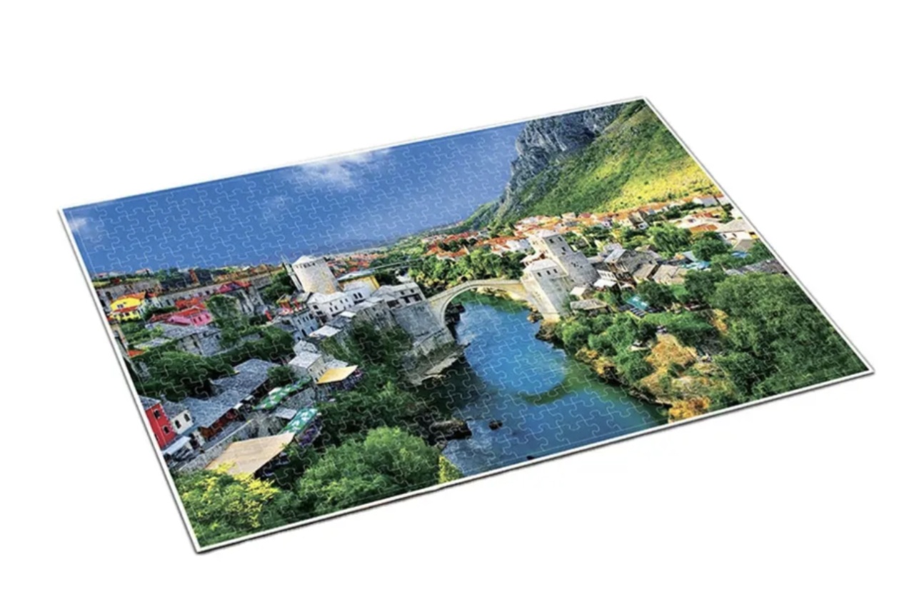 Puzzle clasic, 300 piese, Orasul de langa munte - 1 | YEO