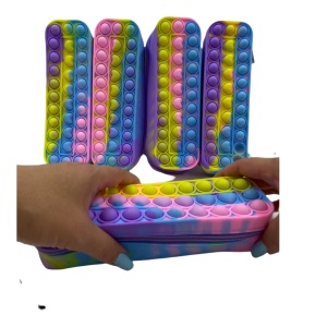 Penar cu fermoar Pop It In Inimioare Light Rainbow pentru scoala, gradinita, Fidget Toy - Img 10