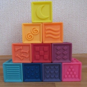 Set 10 cuburi plastic moale pentru bebelusi, cu texturi si cifre - Img 7