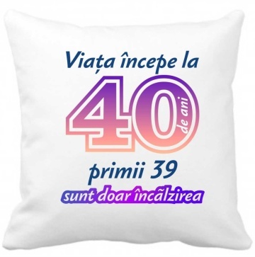 Perna 40 x 40 cm personalizata cu imprimeu "Viata incepe la 40 ani." , poliester, alba,, CRD PRINT