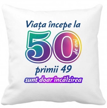 Perna 40 x 40 cm personalizata cu imprimeu "Viata incepe la 50 ani." , poliester, alba,, CRD PRINT