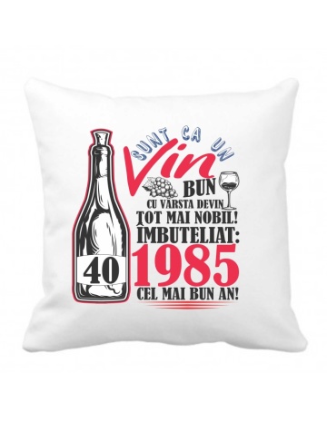 Perna 40 x 40 cm personalizata cu imprimeu "Sunt ca un vin bun 40 de ani" , poliester, alba,, CRD PRINT