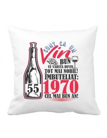 Perna 40 x 40 cm personalizata cu imprimeu "Sunt ca un vin bun 55 de ani" , poliester, alba,, CRD PRINT