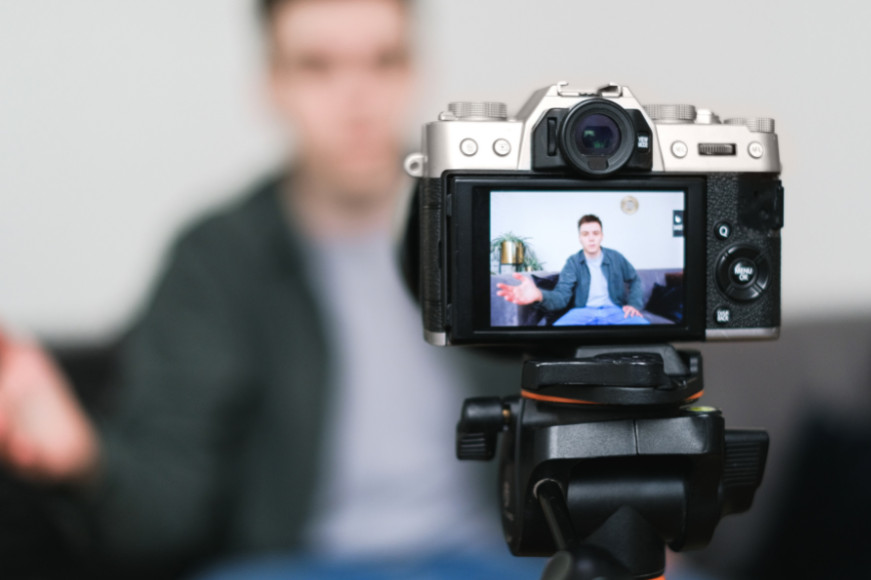 Cum alegi camera de vlogging potrivita?