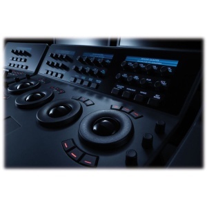 Consola de colorizare profesionala Blackmagic Design DaVinci Resolve Advanced Panel cu trei suprafete de control si tastatura glisanta