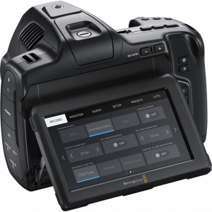 Camera digitala de cinema Blackmagic Design Pocket Cinema Camera 6K Pro cu montura EF activa si ecran LCD touchscreen rabatabil