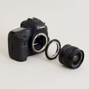 Urth ULMA-CY-EF, Adaptor Obiectiv montura ContaxYashica la camere Canon EFEF-S