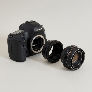 Urth ULMA-P6-EF, Adaptor Obiectiv montura Pentacon Six (P6) la camere Canon EF/EF-S