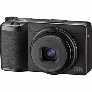 Ricoh GR III camera compactă avansată de 24,2 MP