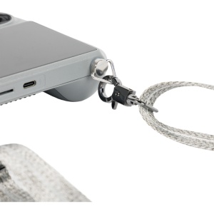 Curea de umar SmallRig 5978 montata pe o telecomanda DJI RC 2 pentru drona