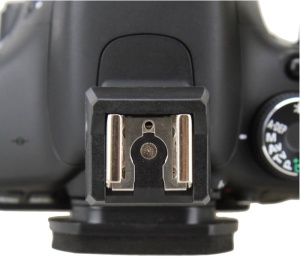 Adaptor patina hot shoe JJC JSC-8 cu port PC Sync si mufa jack 3.5mm