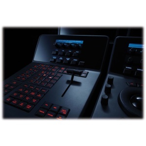 Consola de colorizare profesionala Blackmagic Design DaVinci Resolve Advanced Panel cu trei suprafete de control si tastatura glisanta