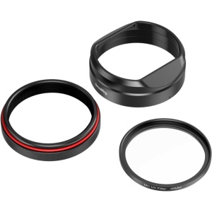Kit accesorii SmallRig 5850 cu filtru UV si parasolar negru montat pe aparat foto FUJIFILM X100VI