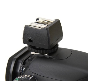 Adaptor Patina Hot Shoe JJC JSC-8 cu Port PC Sync si Jack 3.5mm