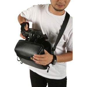 Artisan & Artist ACAM BS0003, Geanta de umar Basalt Sling