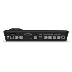 Recorder si player broadcast Blackmagic Design HyperDeck Shuttle 4K Pro cu ecran tactil de 7 inchi, selector rotativ integrat si conexiuni 12G-SDI si HDMI, vazut din fata si din spate.