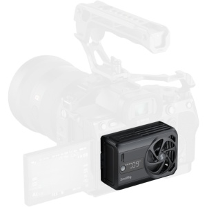 Ventilator de racire hibrid SmallRig 5328 montat pe camera mirrorless
