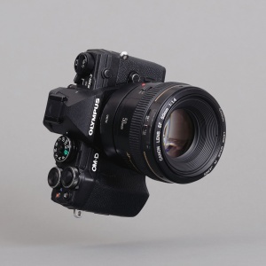 Urth ULMAE-EF-M4/3, Adaptor electronic Obiectiv montura Canon EF/EF-S la camere Micro Four Thirds (MFT)