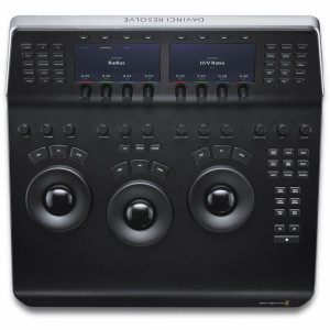 Consolă hardware de colorizare Blackmagic Design DaVinci Resolve Mini Panel cu 3 trackball-uri și două ecrane color de 5 inchi