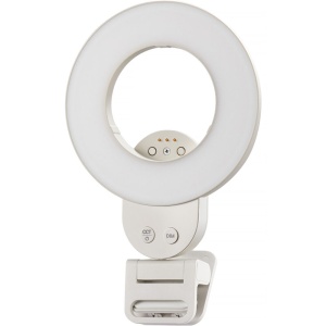Lampa circulară LED Godox Litemons LR30Bi montată pe spatele unui smartphone prin prindere magnetică.