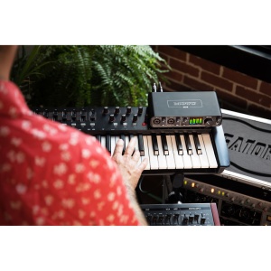 MOTU M4, Interfata Audio-MIDI 4x4 Analog, 2 Preampuri, 24-Bit/192 kHz