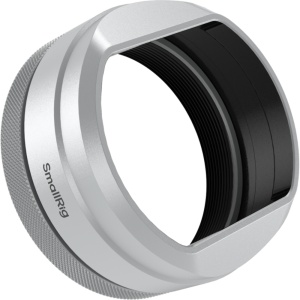 Parasolar argintiu SmallRig 5849 montat pe aparat foto FUJIFILM X100VI
