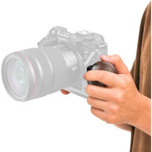 Mâner lateral SmallRig 5926 Mini Wooden Side Handle montat pe o cușcă de cameră mirrorless