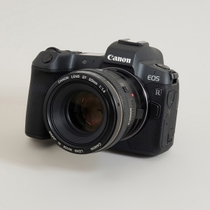 Urth ULMA-EF-R, Adaptor Obiectiv montura Canon EF/EF-S la camere Canon RF