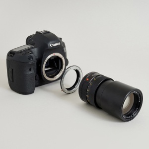 Urth ULMA-R-EF, Adaptor Obiectiv montura Leica R la camere Canon EFEF-S