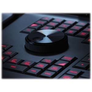 Consola de colorizare profesionala Blackmagic Design DaVinci Resolve Advanced Panel cu trei suprafete de control si tastatura glisanta
