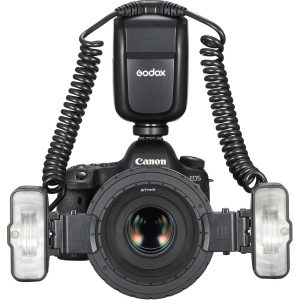 Blit macro twin TTL Godox MF-T76C pentru Canon montat pe aparat foto si lentila
