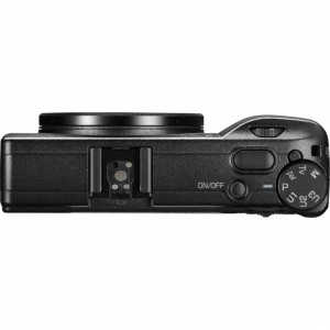 Ricoh GR III camera compactă avansată de 24,2 MP
