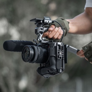 Cage SmallRig 5147 pentru Panasonic LUMIX S1R II, S5 II, S5 IIX & G9 II cu Battery Grip