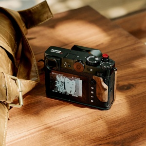SmallRig 5266, Placa de montare in forma de L cu maner din lemn pentru FUJIFILM GFX100RF Negru