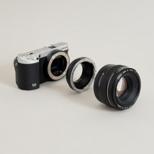 Urth ULMA-EF-NX, Adaptor Obiectiv montura Canon EF  EF-S la camere Samsung NX