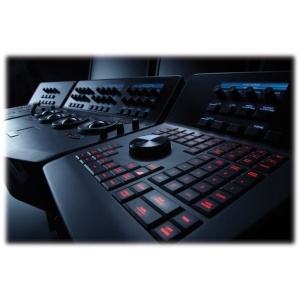 Consola de colorizare profesionala Blackmagic Design DaVinci Resolve Advanced Panel cu trei suprafete de control si tastatura glisanta