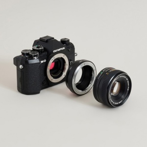 Urth ULMA-AR-M43, Adaptor Obiectiv montura Konica AR la camere Micro Four Thirds (MFT)