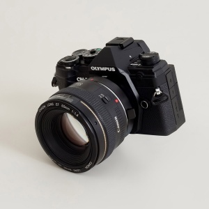 Urth ULMA-EF-M43, Adaptor Obiectiv montura Canon EF  EF-S la camere Micro Four Thirds (MFT)